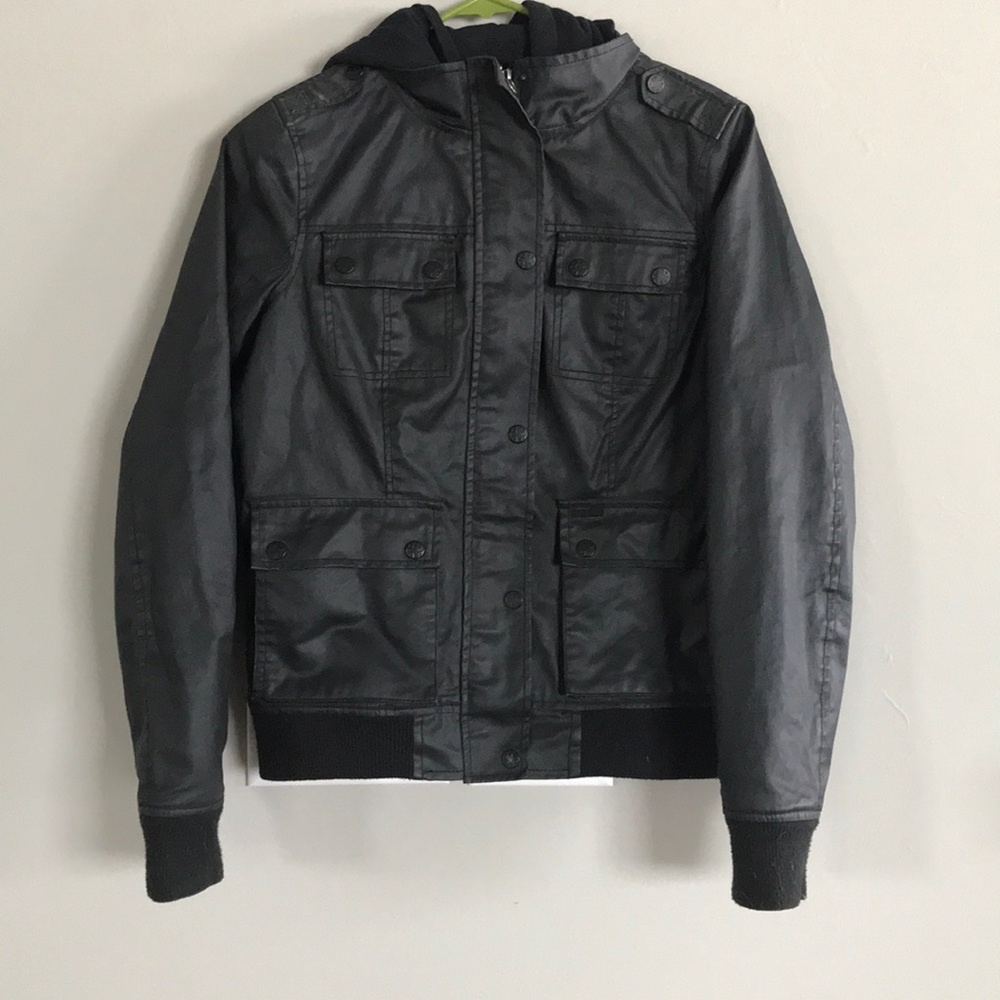 Dravus jacket. Size Medium. Like New. Hardly worn.